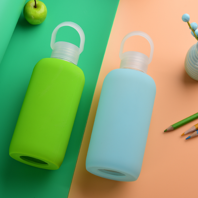 为您的玻璃水瓶戴上硅胶水瓶套